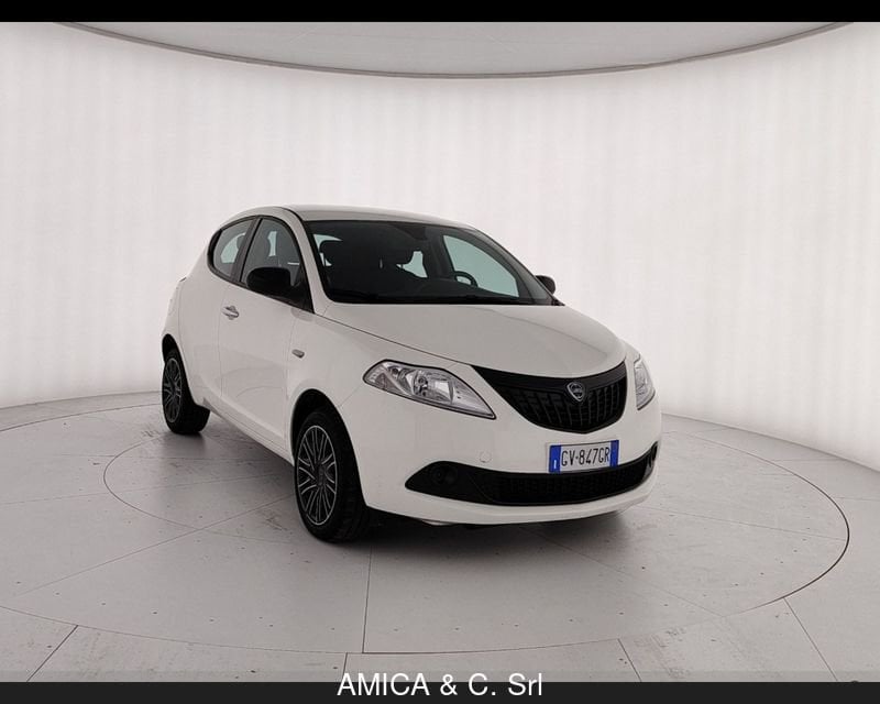 Acquista online Lancia Ypsilon